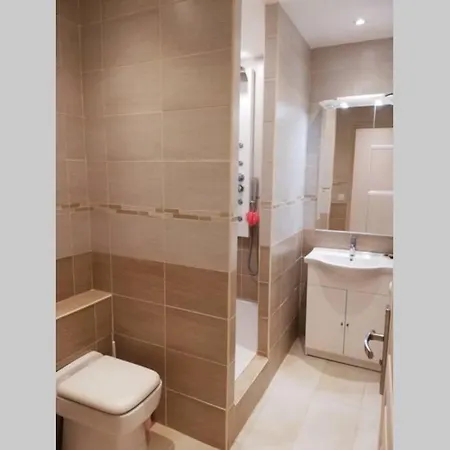 T2 Rez De Proche Bord De Apartman